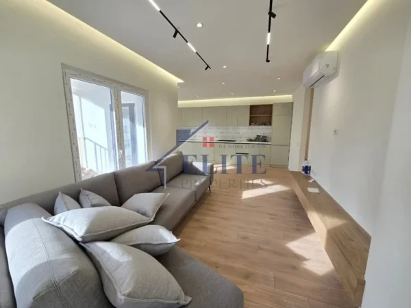 Tirane, jepet me qera apartament 2+1+Ballkon Kati 5, 100 m² 800 € (Zogu i Zi)