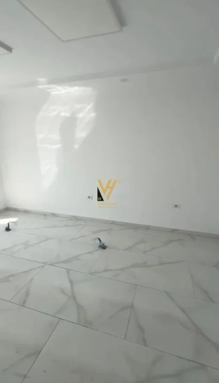 Tirane, jepet me qera zyre Kati 2, 60 m² 600 € (RRUGA E DIBRES)