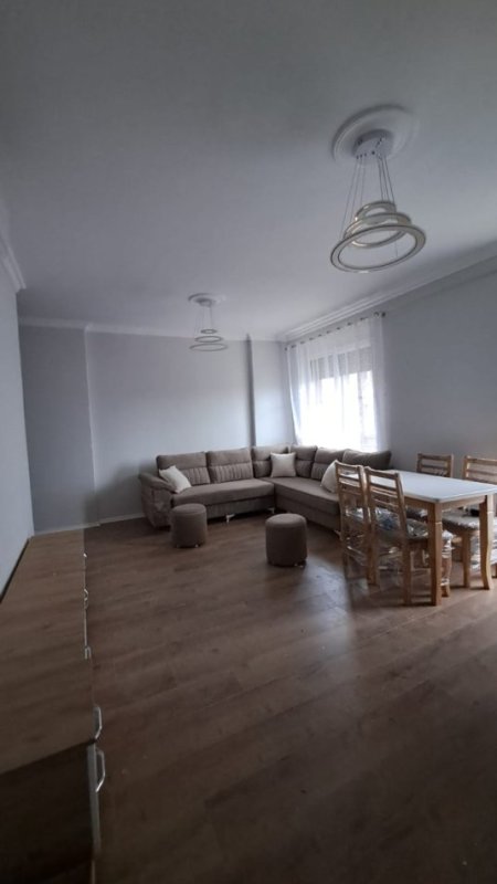 Tirane, jepet me qera apartament 1+1+Aneks+Ballkon Kati 3, 65 m² 600 € 