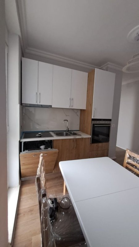 Tirane, jepet me qera apartament 1+1+Aneks+Ballkon Kati 3, 65 m² 600 € 