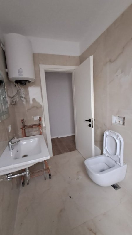 Tirane, jepet me qera apartament 1+1+Aneks+Ballkon Kati 3, 65 m² 600 € 