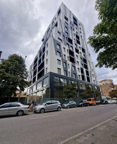 Tirane, jepet me qera ambjent biznesi Kati 1, 250 m² 5.000 € (RRUGA E BARRIKADAVE)