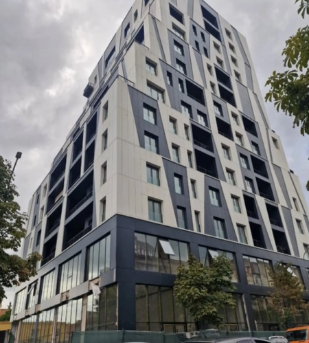 Tirane, jepet me qera ambjent biznesi Kati 1, 250 m² 5.000 € (RRUGA E BARRIKADAVE)