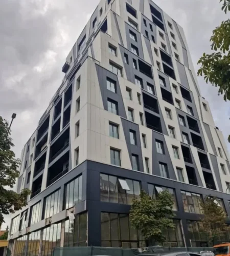 Tirane, jepet me qera ambjent biznesi Kati 1, 250 m² 5.000 € (RRUGA E BARRIKADAVE)