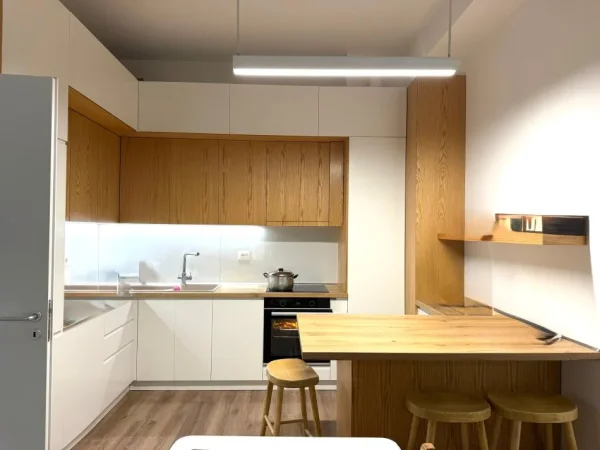 Tirane, shitet apartament 2+1+Ballkon Kati 4, 133 m² 350.000 € (Pazari i Ri)