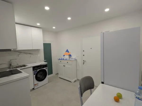 Tirane, jepet me qera apartament 2+1+Ballkon Kati 2, 72 m² 650 € 