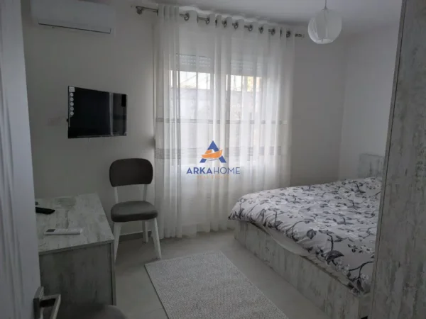 Tirane, jepet me qera apartament 2+1+Ballkon Kati 2, 72 m² 650 € 