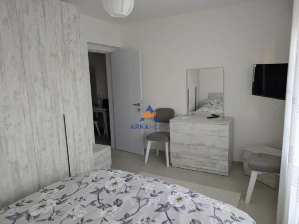 Tirane, jepet me qera apartament 2+1+Ballkon Kati 2, 72 m² 650 € 
