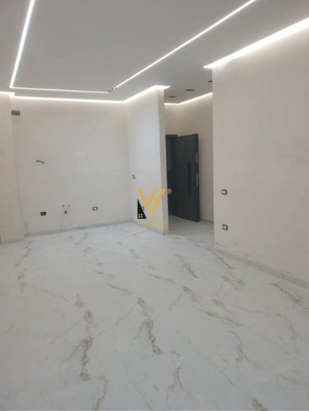 Tirane, jepet me qera ambjent biznesi Kati 1, 74 m² 800 € (ASTIR)