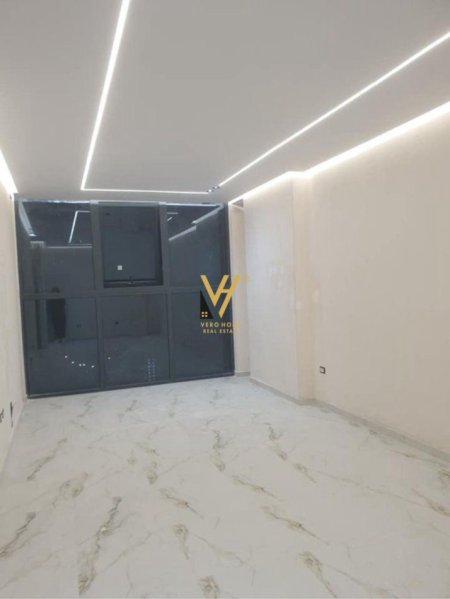 Tirane, jepet me qera ambjent biznesi Kati 1, 74 m² 800 € (ASTIR)