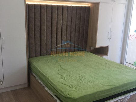 Tirane, jepet me qera apartament 1+1+Ballkon Kati 3, 58 m² 600 € (Komuna e Parisit)