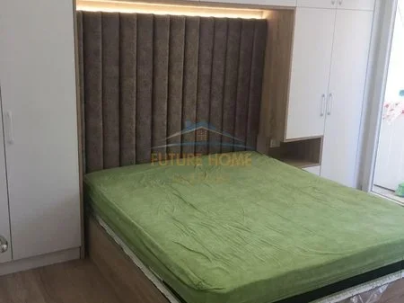 Tirane, jepet me qera apartament 1+1+Ballkon Kati 3, 58 m² 600 € (Komuna e Parisit)