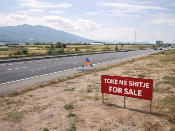 Tirane, shitet toke , 3.300 m² 450.000 € 