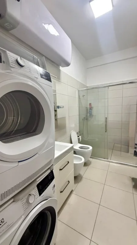 Tirane, shitet apartament 2+1+Ballkon Kati 4, 133 m² 350.000 € (Pazari i Ri)