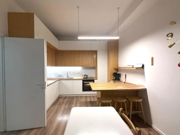 Tirane, shitet apartament 2+1+Ballkon Kati 4, 133 m² 350.000 € (Pazari i Ri)
