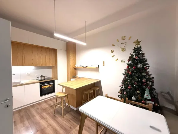 Tirane, shitet apartament 2+1+Ballkon Kati 4, 133 m² 350.000 € (Pazari i Ri)