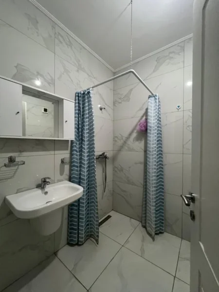 Tirane, shitet apartament 1+1+Ballkon Kati 1, 75 m² 110.000 € (Astir)