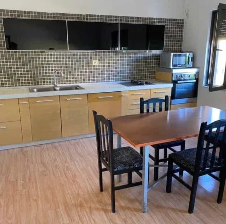 Tirane, jepet me qera apartament 2+1 Kati 2, 170 m² 500 € (Rruga Besa)