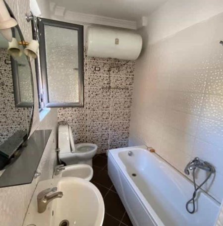 Tirane, jepet me qera apartament 2+1 Kati 2, 170 m² 500 € (Rruga Besa)