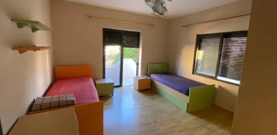 Tirane, jepet me qera apartament 2+1 Kati 2, 170 m² 500 € (Rruga Besa)