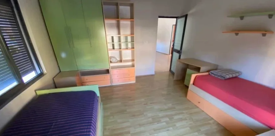 Tirane, jepet me qera apartament 2+1 Kati 2, 170 m² 500 € (Rruga Besa)