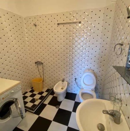 Tirane, jepet me qera apartament 2+1 Kati 2, 170 m² 500 € (Rruga Besa)