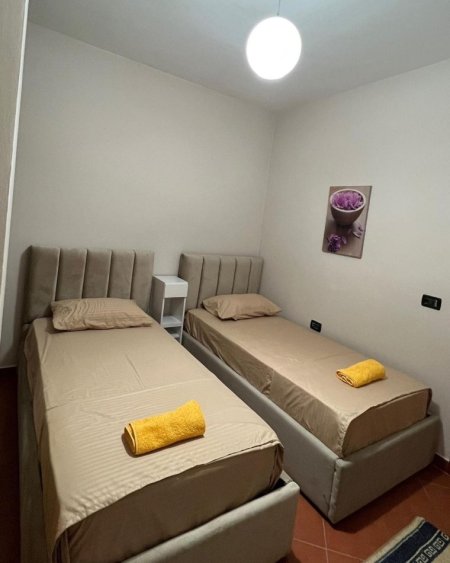 Tirane, jepet me qera apartament 2+1 Kati 7, 85 m² 800 € (BLLOKU)