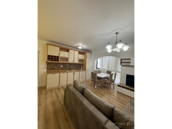 Tirane, jepet me qera apartament 2+1 Kati 5, 75 m² 650 € (Ish fusha Aviacionit)