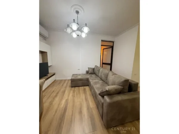 Tirane, jepet me qera apartament 2+1 Kati 5, 75 m² 650 € (Ish fusha Aviacionit)