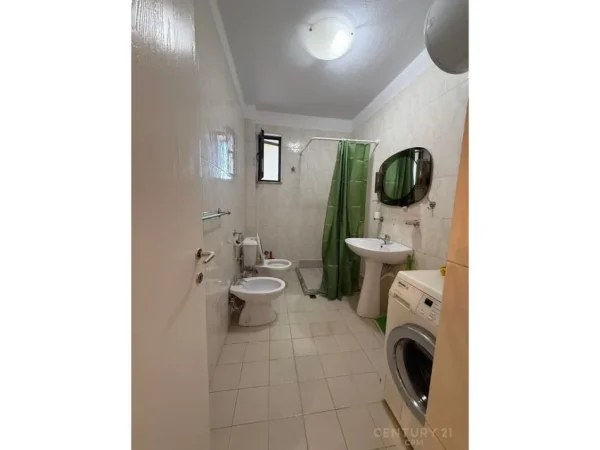 Tirane, jepet me qera apartament 2+1 Kati 5, 75 m² 650 € (Ish fusha Aviacionit)