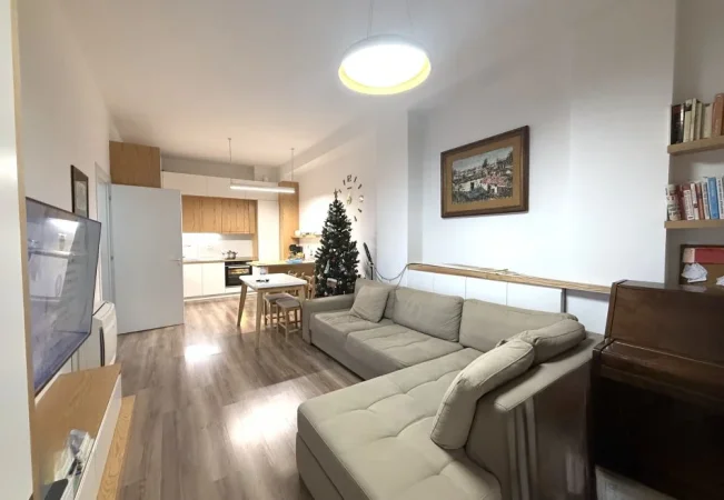 Tirane, shitet apartament 2+1+Ballkon , 133 m² 350.000 € (Pazari i ri)