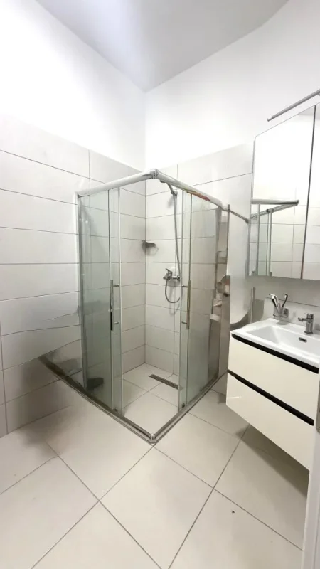 Tirane, shitet apartament 2+1+Ballkon , 133 m² 350.000 € (Pazari i ri)