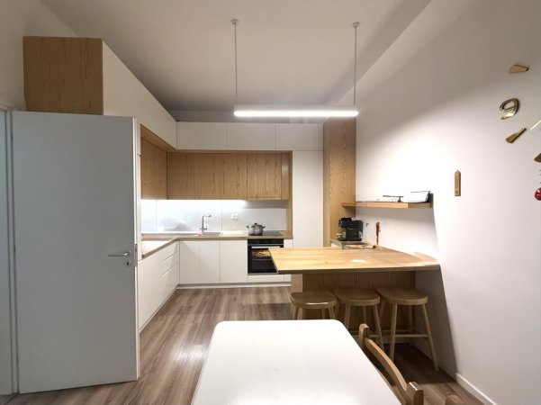 Tirane, shitet apartament 2+1+Ballkon , 133 m² 350.000 € (Pazari i ri)