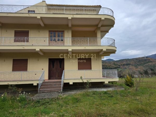 Tirane, shitet Vile 2+1+Ballkon Kati 3, 2.648 m² 400.000 € (Berzhite)