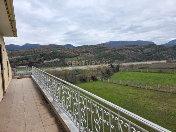 Tirane, shitet Vile 2+1+Ballkon Kati 3, 2.648 m² 400.000 € (Berzhite)