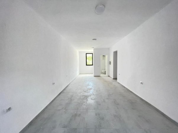Tirane, jepet me qera ambjent biznesi Kati 0, 70 m² 800 € (ekspozita)