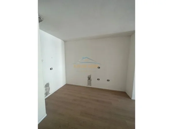 Tirane, shitet apartament 1+1+Ballkon Kati 9, 79 m² 128.000 € (FUSHA AVIACIONIT, KOMPLEKSI TURDIU)