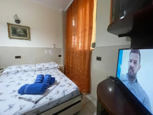 Tirane, jepet me qera apartament 1+1 , 47 m² 450 € (5 MAJI)