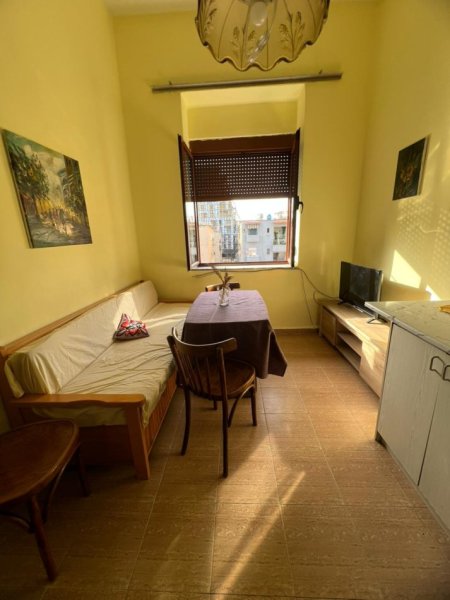 Tirane, jepet me qera apartament 2+1+Ballkon Kati 4, 76 m² 600 € (Shallvaret te Taivan)