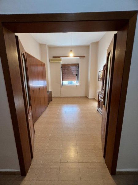 Tirane, jepet me qera apartament 2+1+Ballkon Kati 4, 76 m² 600 € (Shallvaret te Taivan)