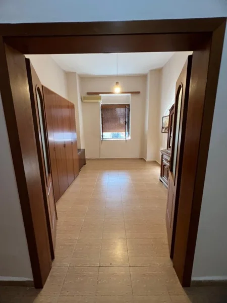 Tirane, jepet me qera apartament 2+1+Ballkon Kati 4, 76 m² 600 € (Shallvaret te Taivan)