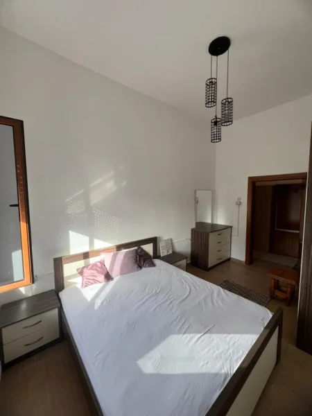 Tirane, jepet me qera apartament 2+1+Ballkon Kati 4, 76 m² 600 € (Shallvaret te Taivan)