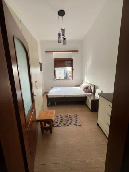 Tirane, jepet me qera apartament 2+1+Ballkon Kati 4, 76 m² 600 € (Shallvaret te Taivan)