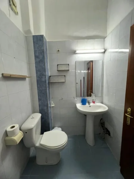 Tirane, jepet me qera apartament 2+1+Ballkon Kati 4, 76 m² 600 € (Shallvaret te Taivan)