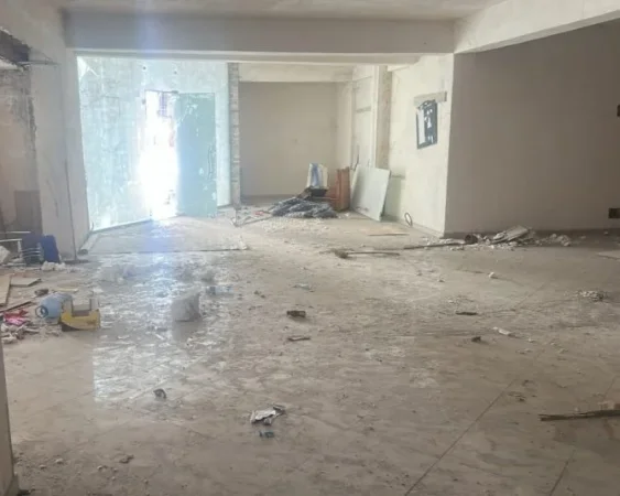 Tirane, shitet lokal Kati 0, 263 m² 289.000 € (fresku)