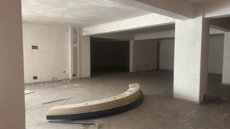 Tirane, shitet bar-resorant Kati 0, 263 m² 289.000 € (fresku)