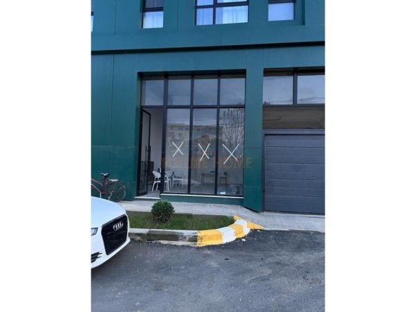 Tirane, jepet me qera ambjent biznesi , 42 m² 500 € 
