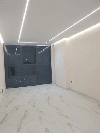 Tirane, jepet me qera zyre Kati 1, 74 m² 800 € (astir)