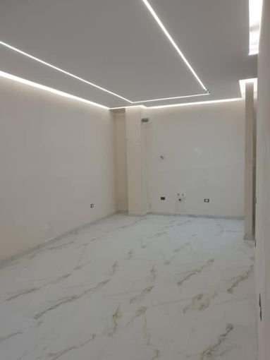 Tirane, jepet me qera ambjent biznesi Kati 1, 74 m² 800 € (yzberisht)