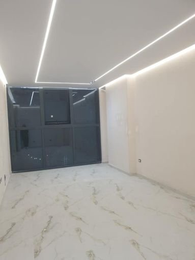 Tirane, jepet me qera zyre Kati 1, 74 m² 800 € (yzberisht)